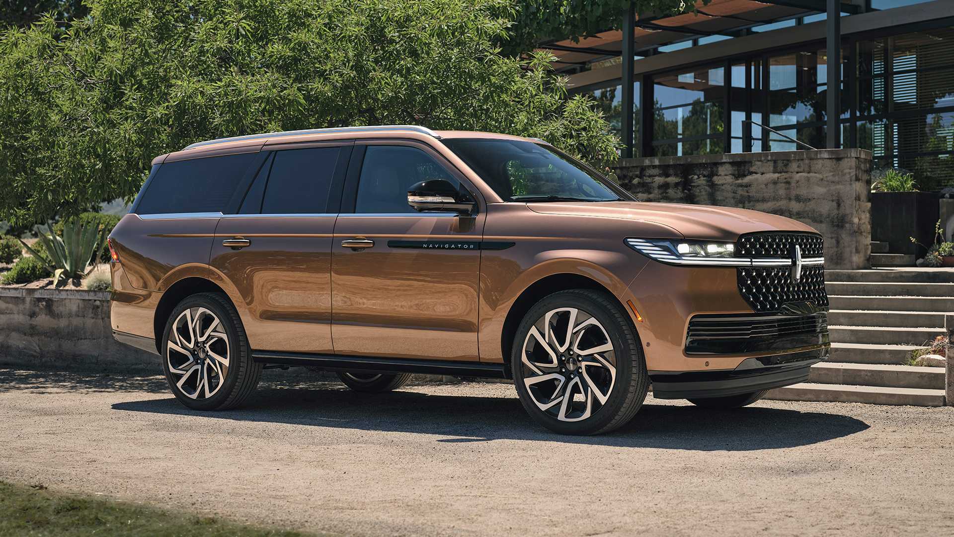 2025 Lincoln Navigator Gold Front Angled View