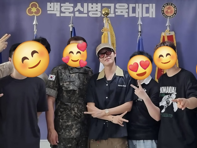 ▲ 제이홉(본명 정호석)은 최근 현역 시절 몸담았던 원주 육군 제36보병사단 백호신병교육대대를 방문, ‘2025 홈커밍데이’를 맞아 함께 생활했던 전우들, 현역 간부들과 만났다. 사진 출처 X(구 트위터)