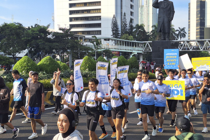 Mobil Kampanye Judi Rugi Hadir di CFD Jakarta, Korban Berbagi Pengalaman