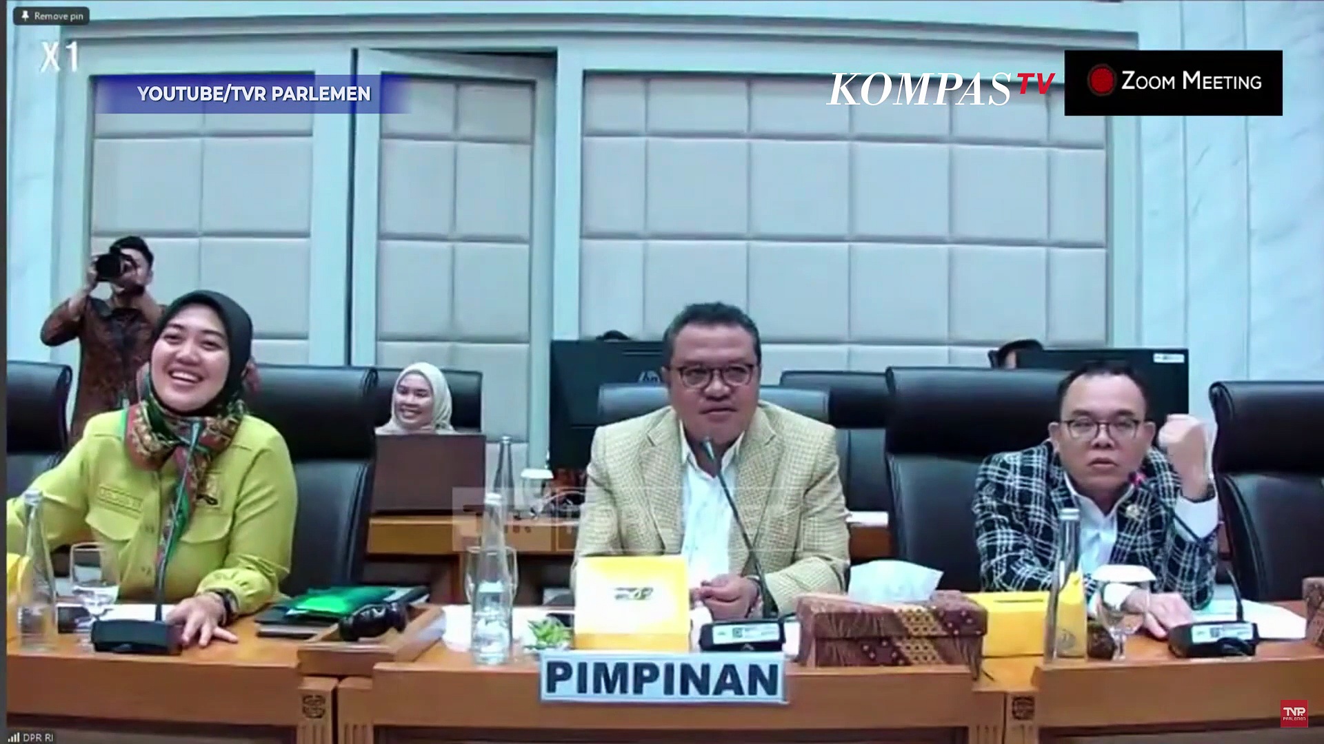 Ketua Komisi Vii Dpr Kritik Menpar Widiyanti Menteri Senyumnya Banyak