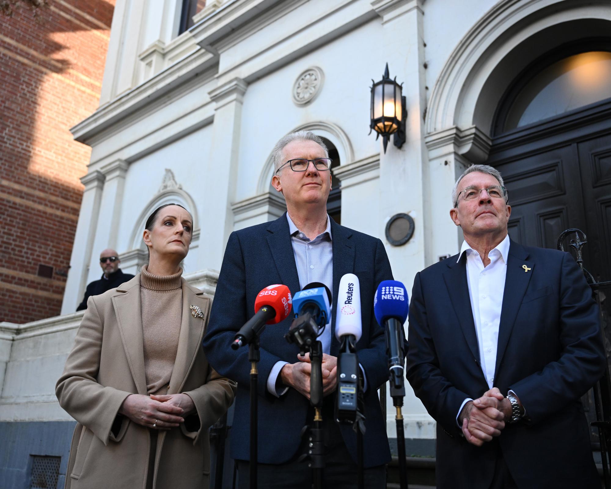 Tony Burke Calls Melbourne Synagogue Fire an ‘Attack on Australia’ as NSW Man Charged