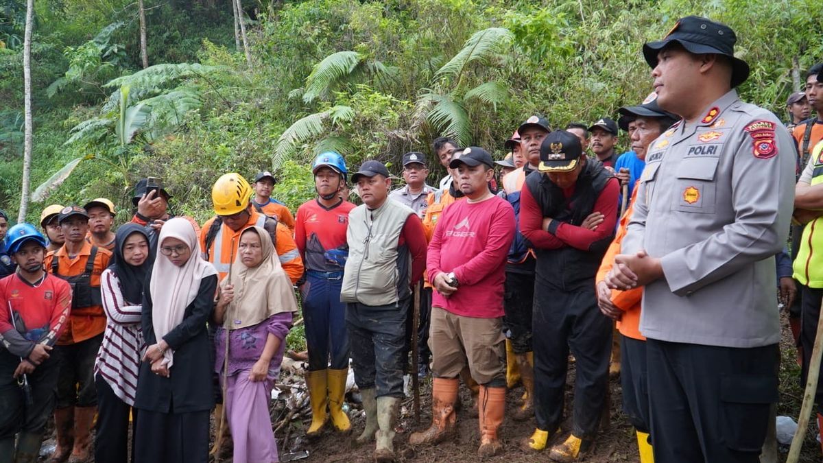 Pencarian Petani Tertimbun Longsor Dihentikan