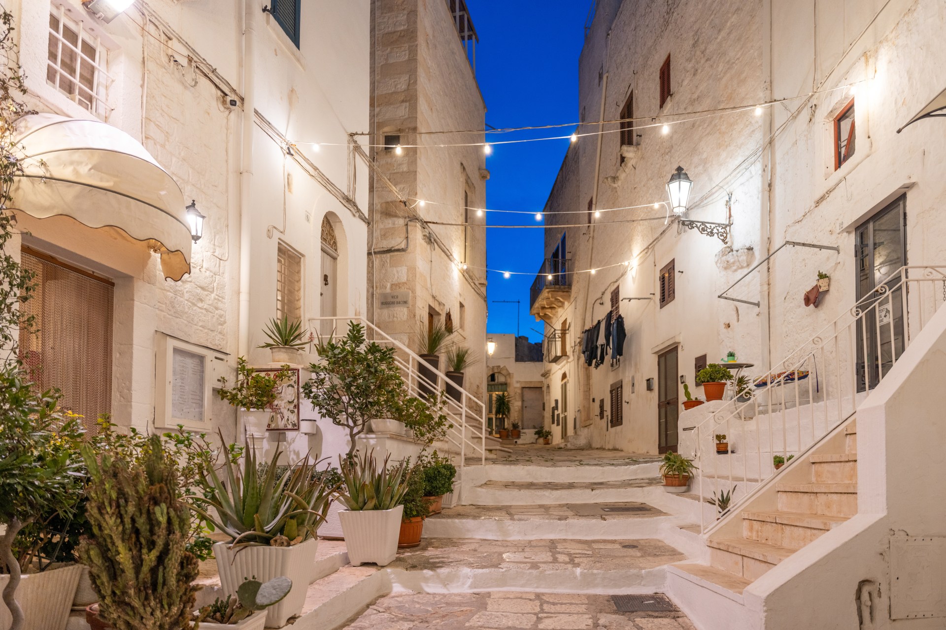 Italy’s Affordable Getaway: £25 Flights to Greece-connected City
