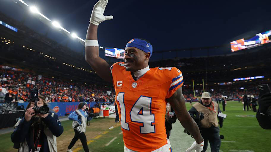 Should Broncos fans start worrying about the lack of contract extensions? Should Broncos fans start worrying about the lack of contract extensions?