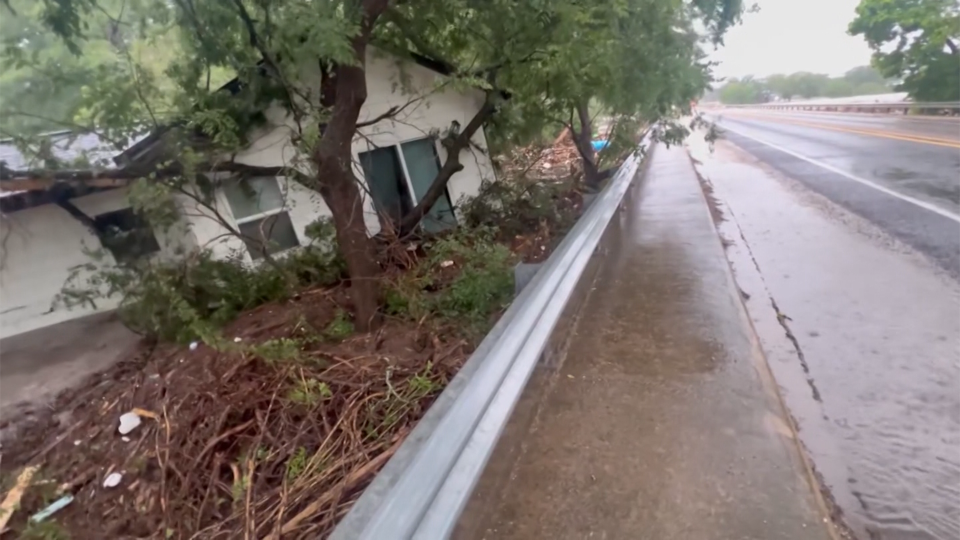 Video House in Texas floats down - AA1I4T4V.img