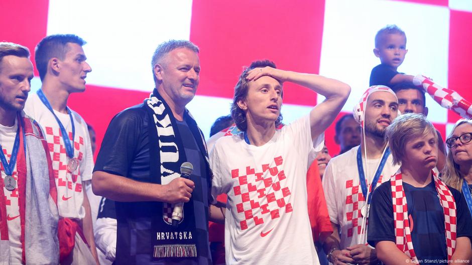 Cantor costuma participar de eventos esportivos e políticos