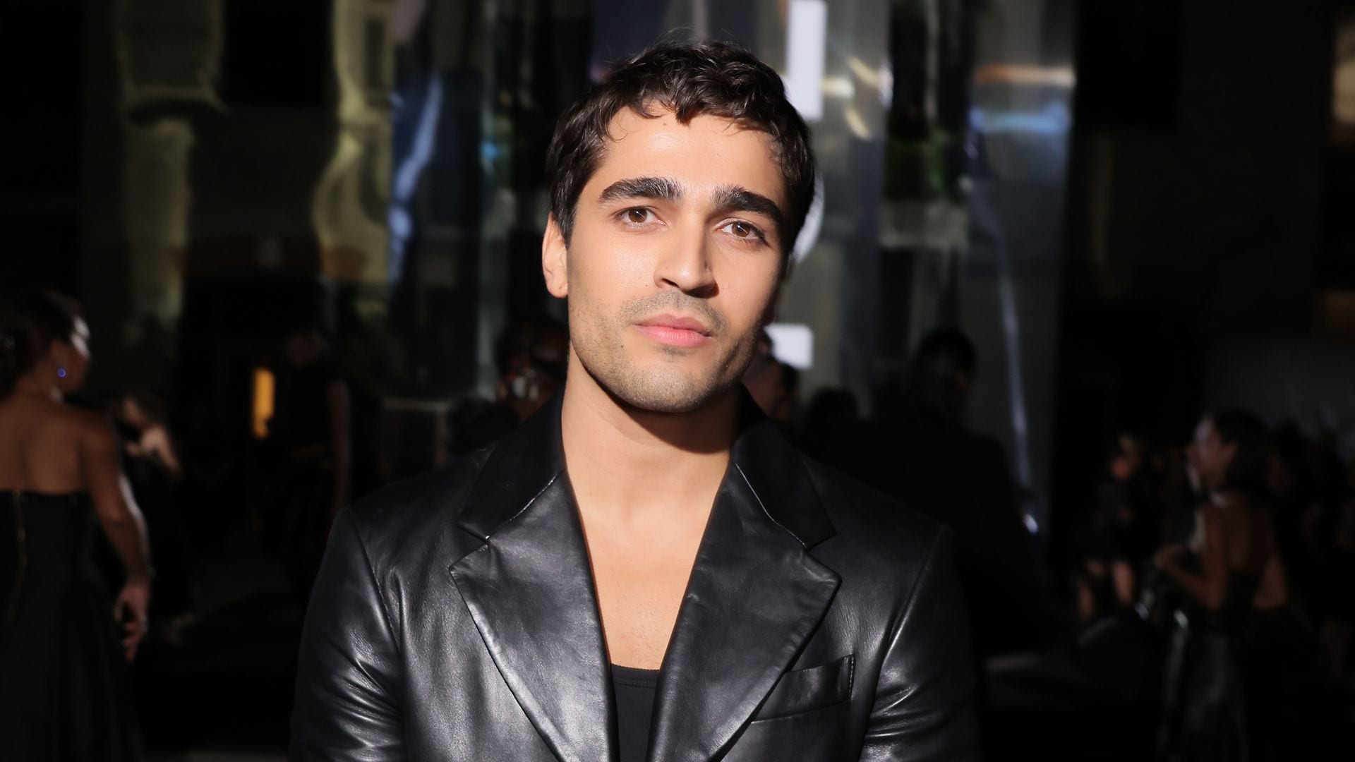 Mert Ramazan Demir, de 'Una nueva vida', disfruta en Londres de una de sus  pasiones mientras prepara nueva serie