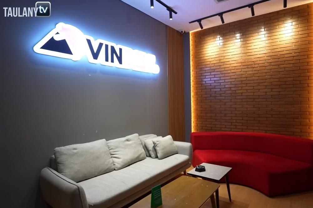 13 Foto Kantor Baru Vindes: Patung Vincent dan Desta ala Lego!