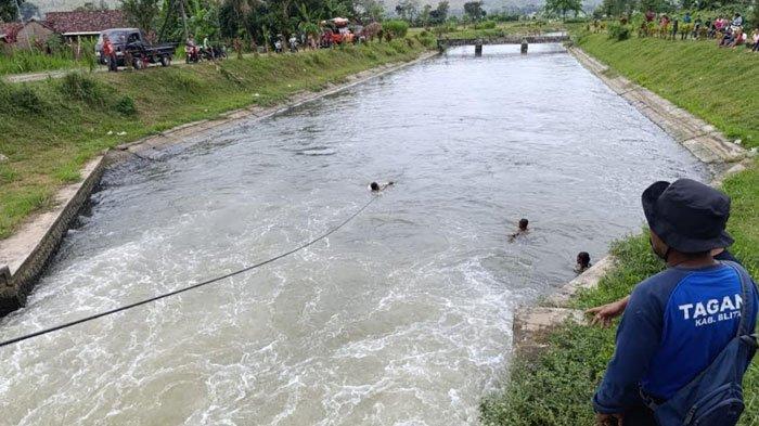 JATIM TERPOPULER: Jenazah di Perairan Bayuwangi Diduga Korban KMP Tunu – Jip Masuk Jurang Bromo

**Rephrased Title (Bahasa Indonesia):**  
**Jenazah di Perairan Bayuwangi, Diduga Korban KMP Tunu dan Jip Jatuh ke Jurang Bromo**  

**Alternative Captivating Version:**  
**Korban KMP Tunu dan Jip Jatuh ke Jurang Bromo, Jenazah Ditemukan di Perairan Bayuwangi**  

Let me know if you’d like a more sensational or news-style version!