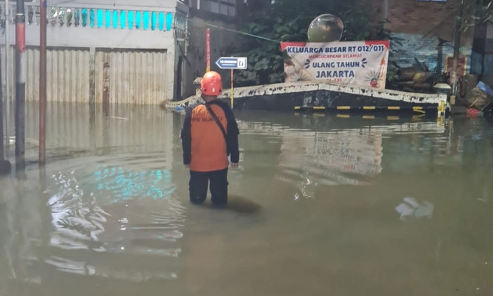 Banjir Jakarta Meluas, 109 RT Terendam Pagi Ini