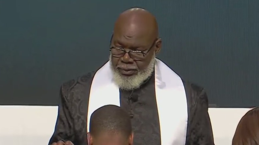 T.D. Jakes steps down as Dallas megachurch senior pastor, installs son ...