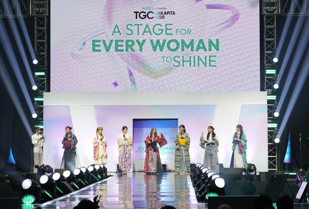 Inclusive Fashion and Entertainment Collaboration in the Spectacular Event Peak