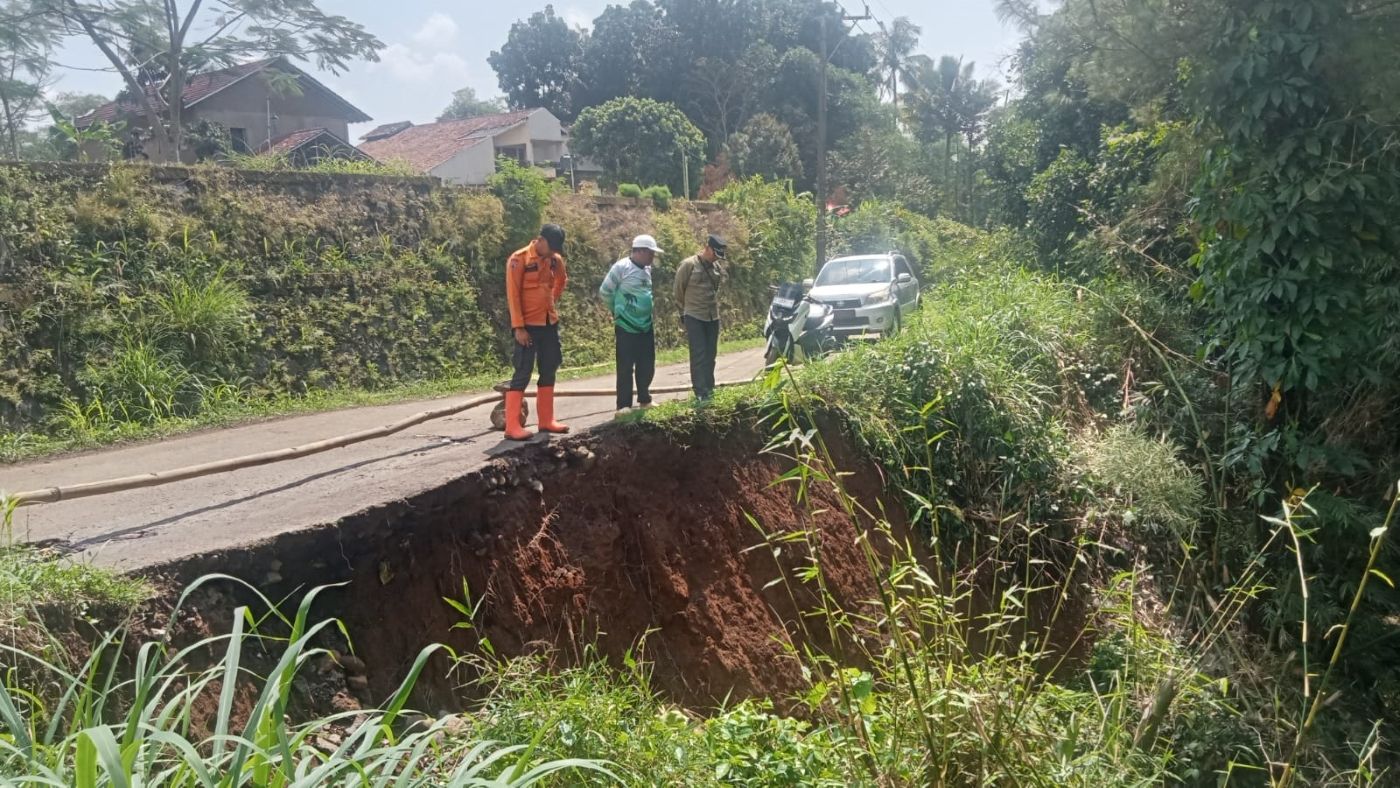 Hujan Deras Picu Longsor di Petir, 20 Rumah dan 80 Warga Terdampak, 7 Jalan Nyaris Putus