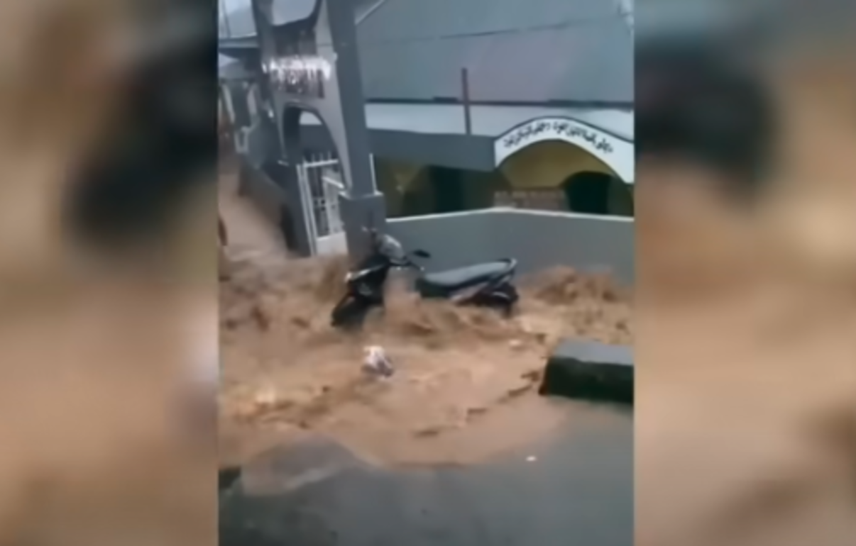 Bencana Puncak Bogor: 3 Korban Meninggal Dievakuasi, 18 Kecamatan Terendam Banjir dan Longsor