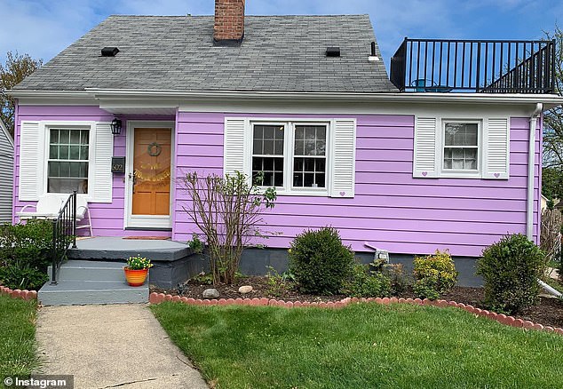 Woman Breaks Down Crying After Neighbor’s Letter About Her Purple House