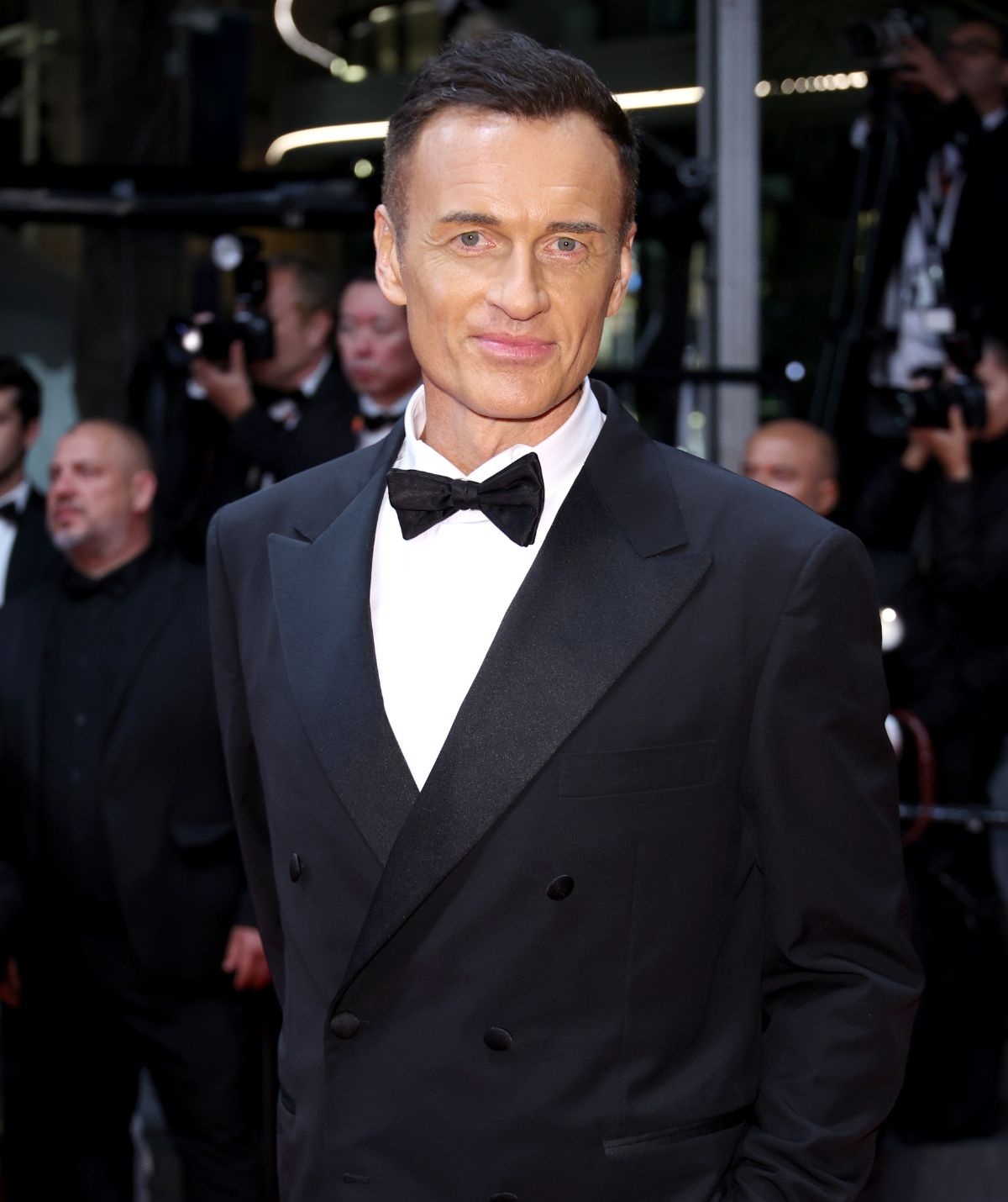 Exclusive: Julian McMahon’s Sisters Devastated After His Cancer Battle