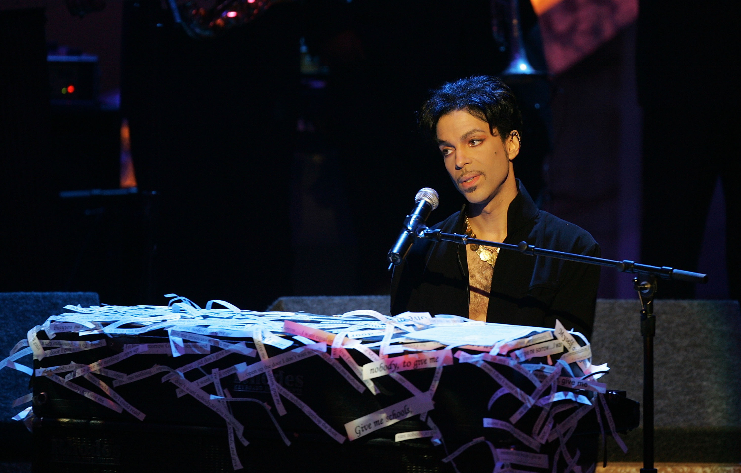 Notable music artists who play multiple instruments quite well