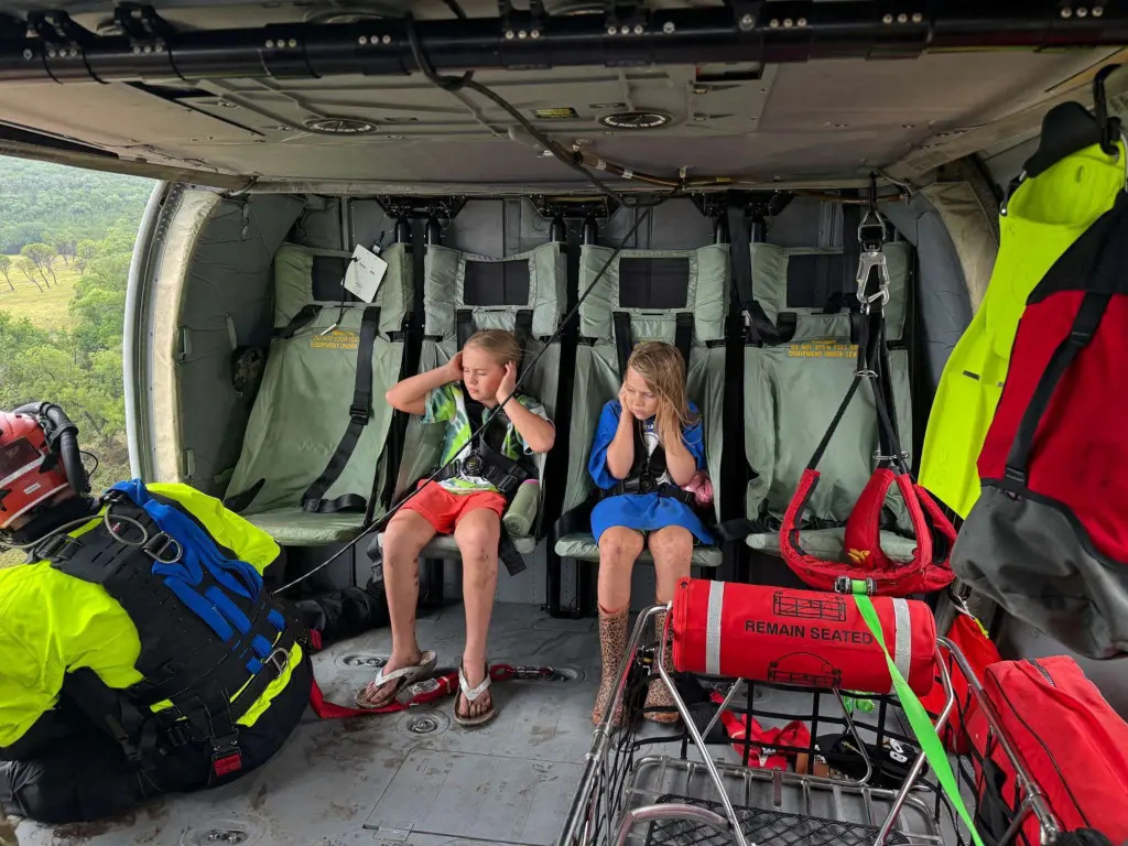 Nỗ lực cứu học sinh tại trại hè bị lũ quét tấn công ở Texas