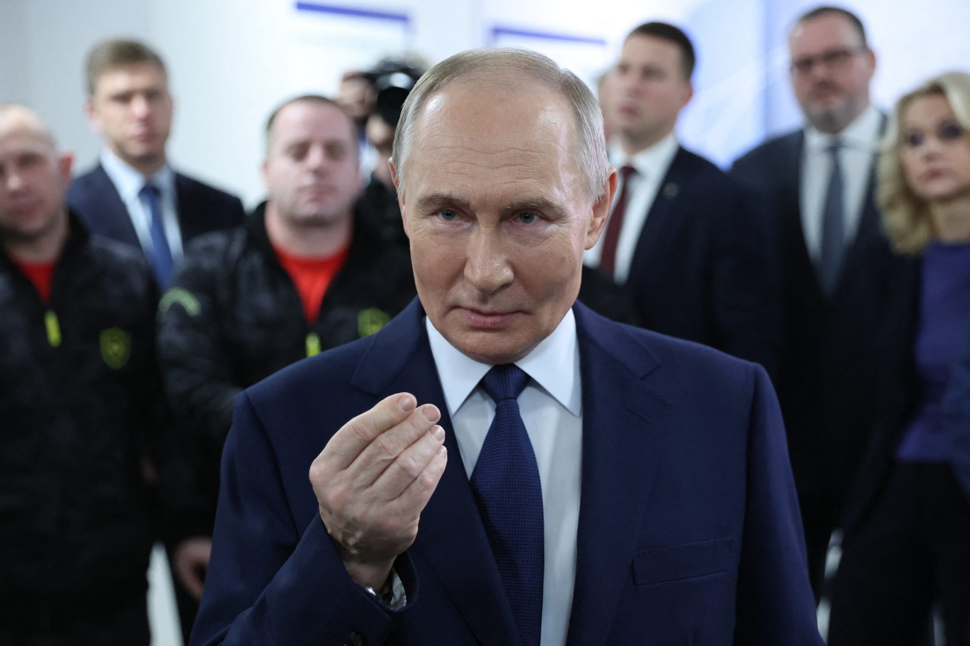 Putin's Plan: Western intelligence chief warns about Russia's next ...