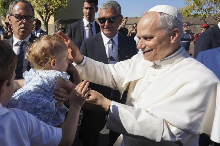 Vatikan'ın kapısını kapattı, tatile çıktı: Yeni Papa, tarihte bir ilke imza attı!