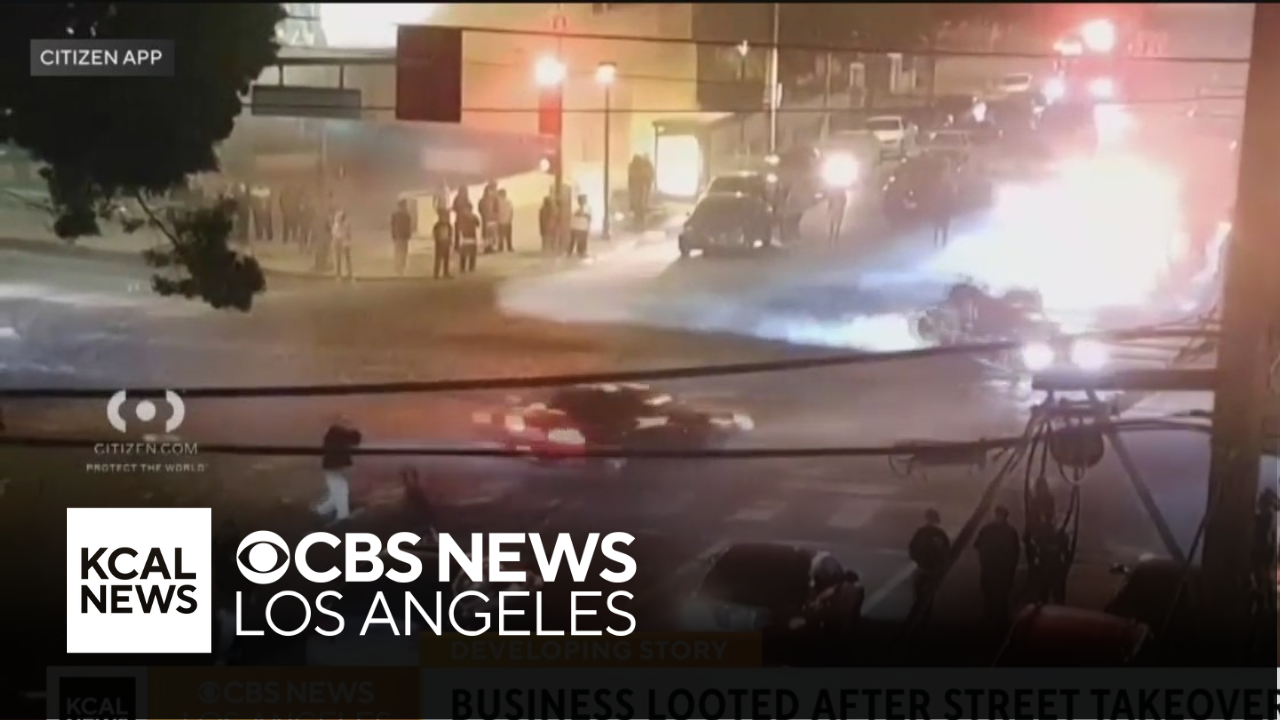 Businesses looted after street - AA1I7Qov.img