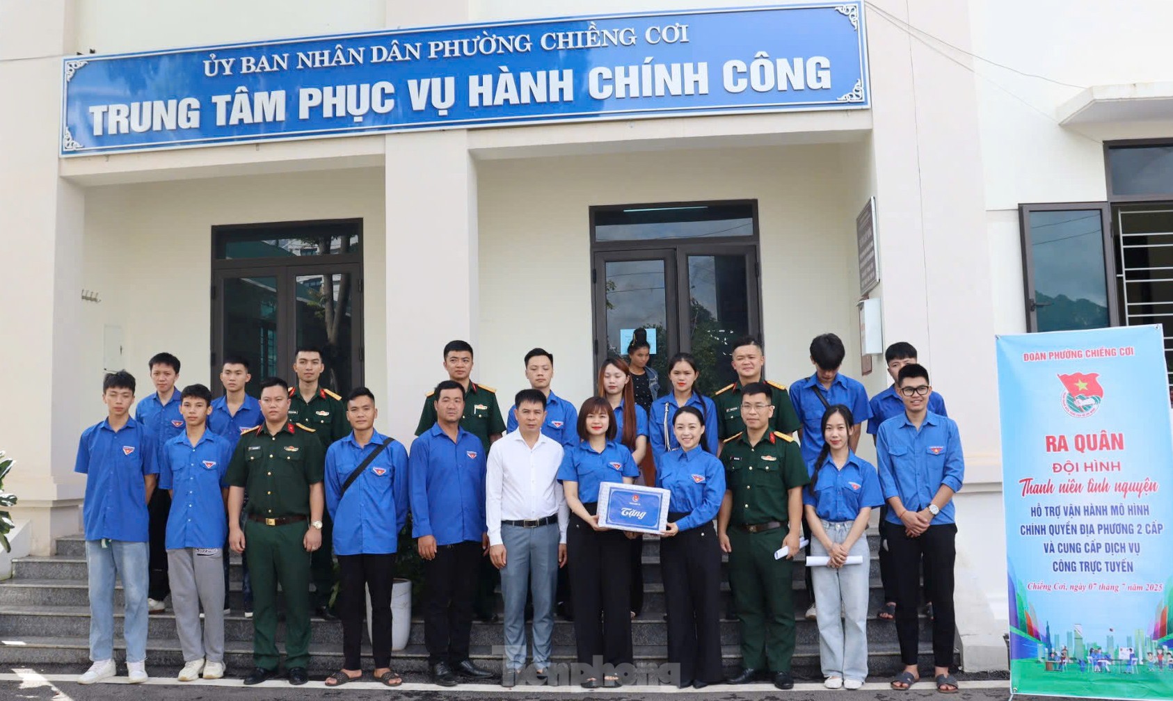 Đồng hành cùng đồng bào các dân tộc thực hiện thủ tục hành chính