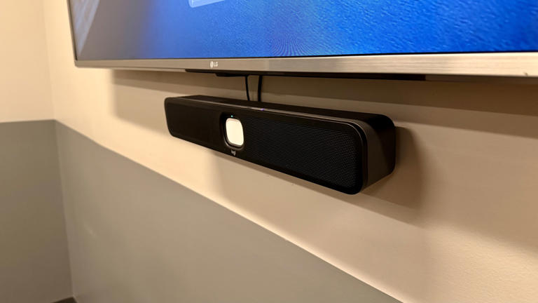 I reviewed the Logitech MeetUp 2 and it's an AI-enhanced dream come ...