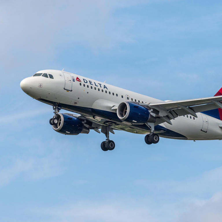 Battery fire forces Delta flight to make emergency landing in Fort Myers