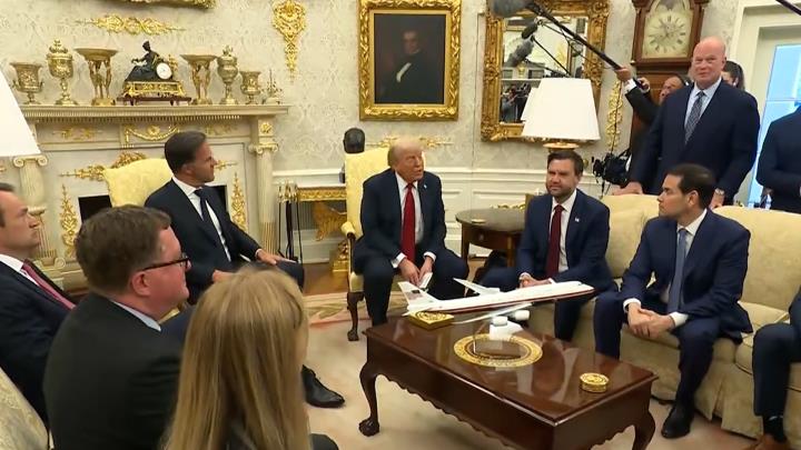 Trump Amenaza A Rusia Con 100 De Aranceles Secundarios Si No