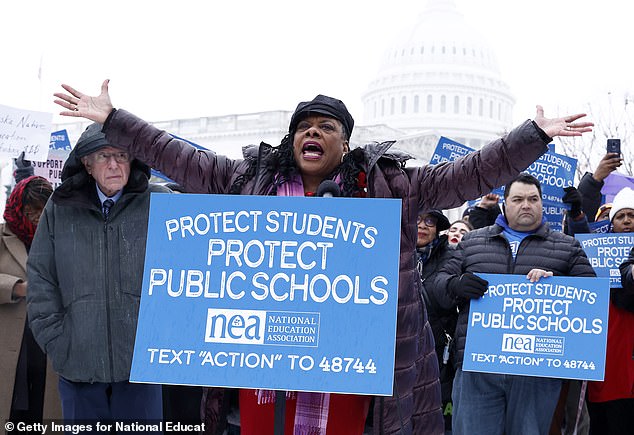 Supreme Court hands Trump another - AA1IB8Jp.img