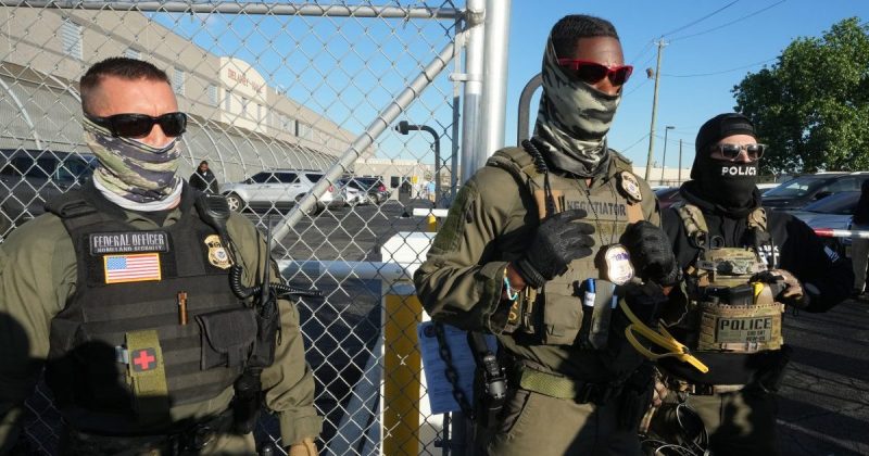Is ICE following rules for ID’ing itself in migrant arrests?