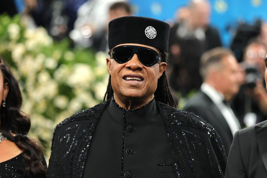 Stevie Wonder Has the Perfect Response to Wild Rumor He's Not Really Blind