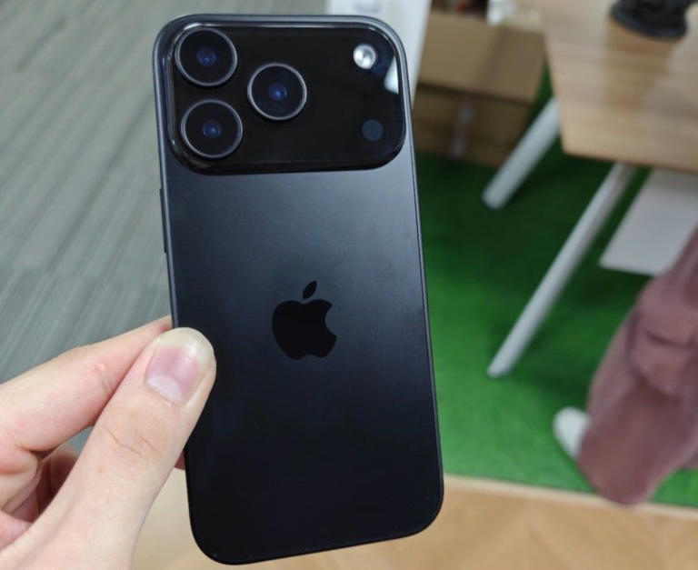 iPhone - 坊ちゃん 楽天市場】iPhone14 Pro MAX クレヨンしんちゃん スマホ iPhone