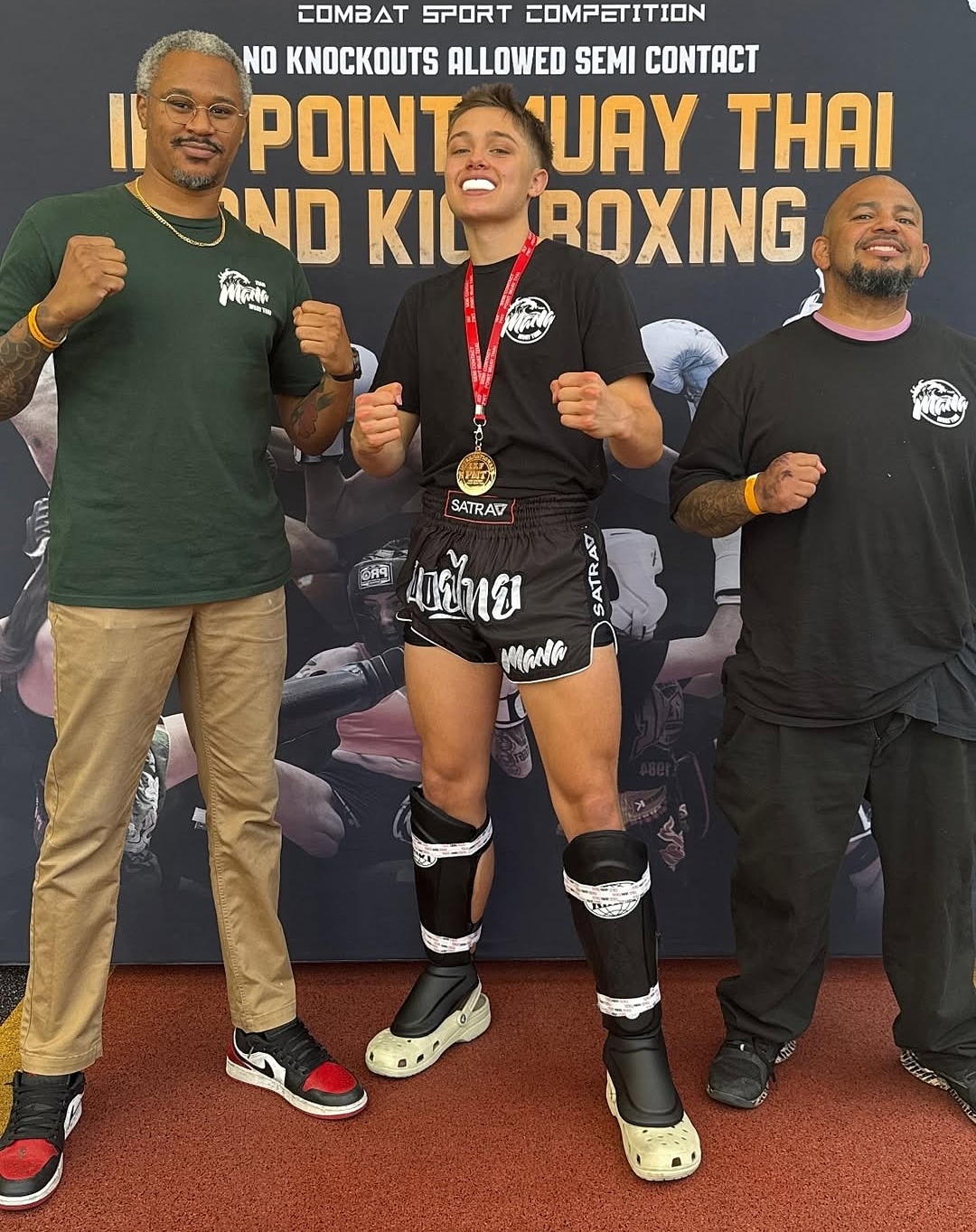 Angelina Jolie cổ vũ con trai đấu Muay Thái