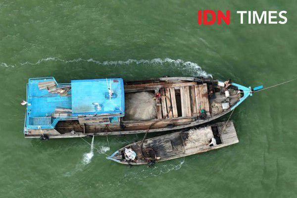 Aktivitas penambangan pasir laut di Pulau Karimun, Provinsi Kepulauan Riau (IDN Times/Putra Gema Pamungkas)