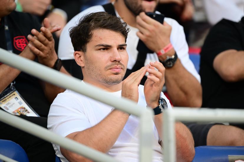 Défendre un titre, c'est toujours excitant » : Antoine Dupont ne s'interdit  pas de participer aux Jeux Olympiques en 2028