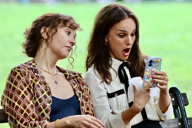 natalie-portman-and-rashida-jones-share-laughs-as-they-shoot-lena