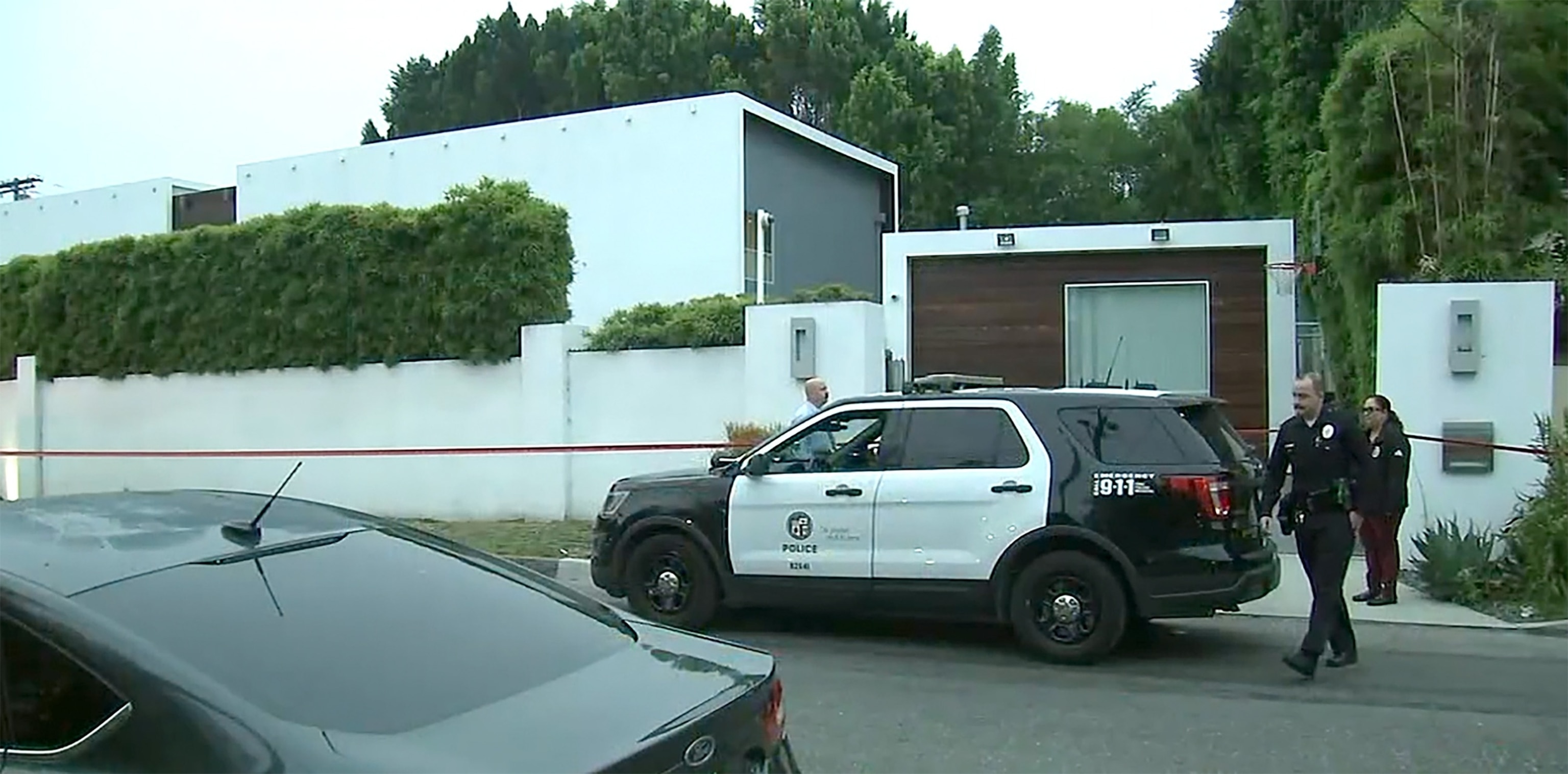 2 people found shot dead in home during welfare check in Los Angeles: Police