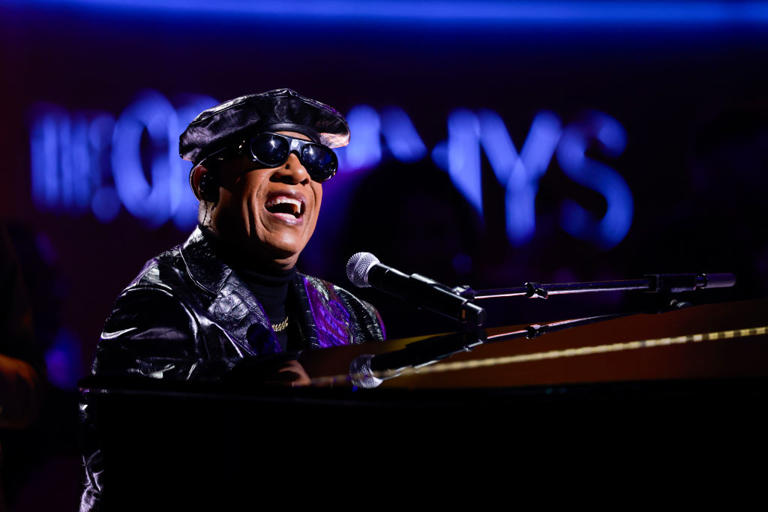Stevie Wonder addresses rumour he's not really blind