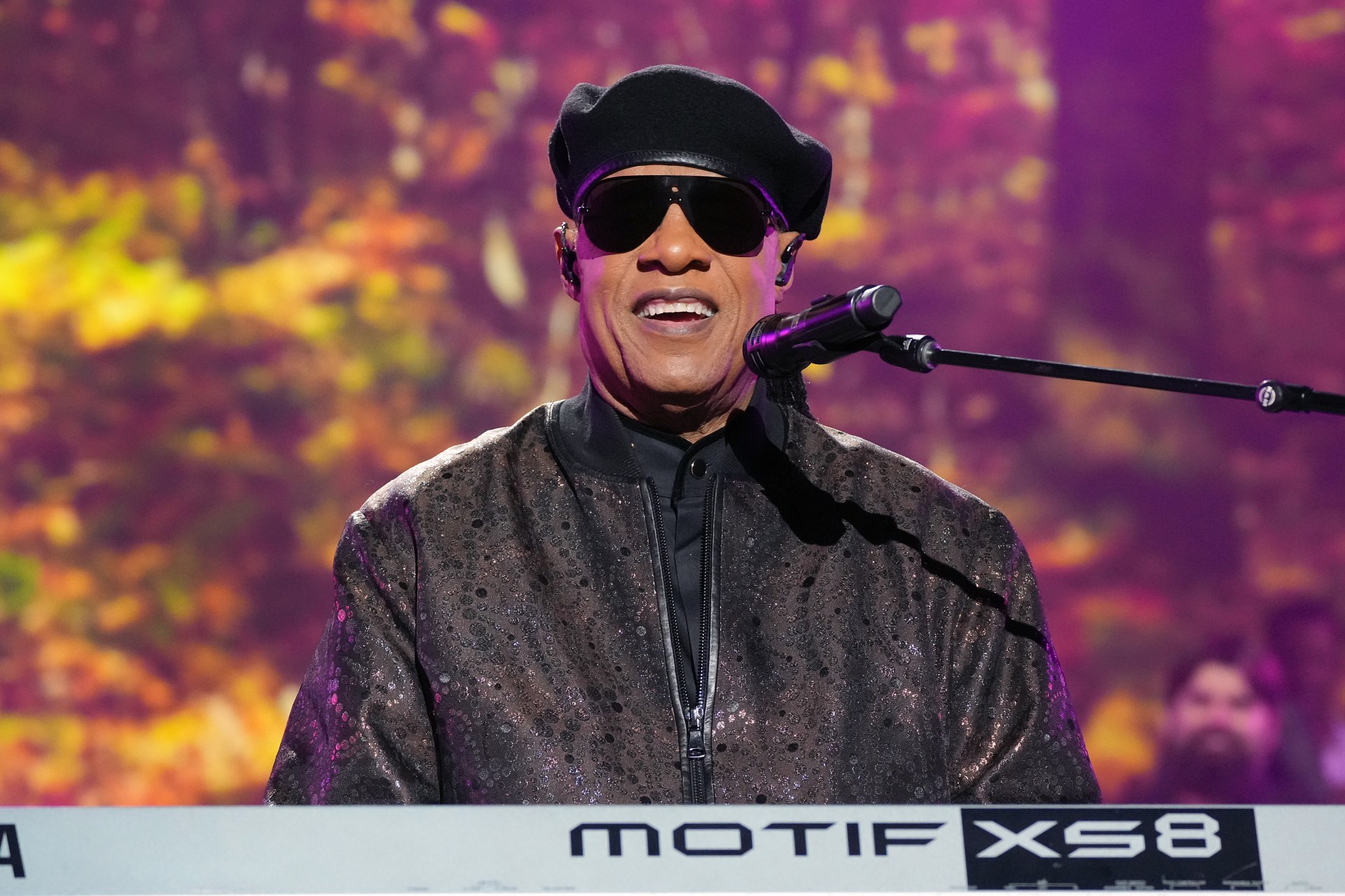 Stevie Wonder addresses rumour he's not really blind
