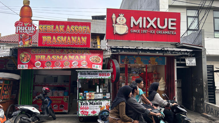 UMKM Terdesak, F&B China Kuasai Pasar Indonesia: “Mereka Masuk Masif, Kita Mati Perlahan”