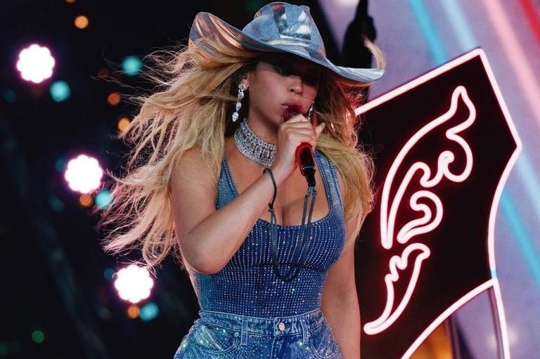 Beyonce performing in Atlanta