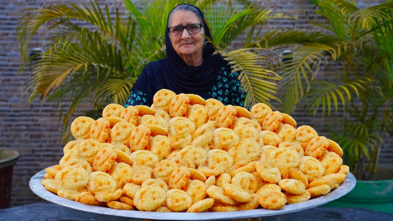 Crispy potato snacks that bring a smile to your plate