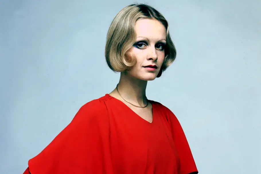 16 POWERFUL MOMENTS THAT MADE THE 60S UNFORGETTABLE intelligence overview