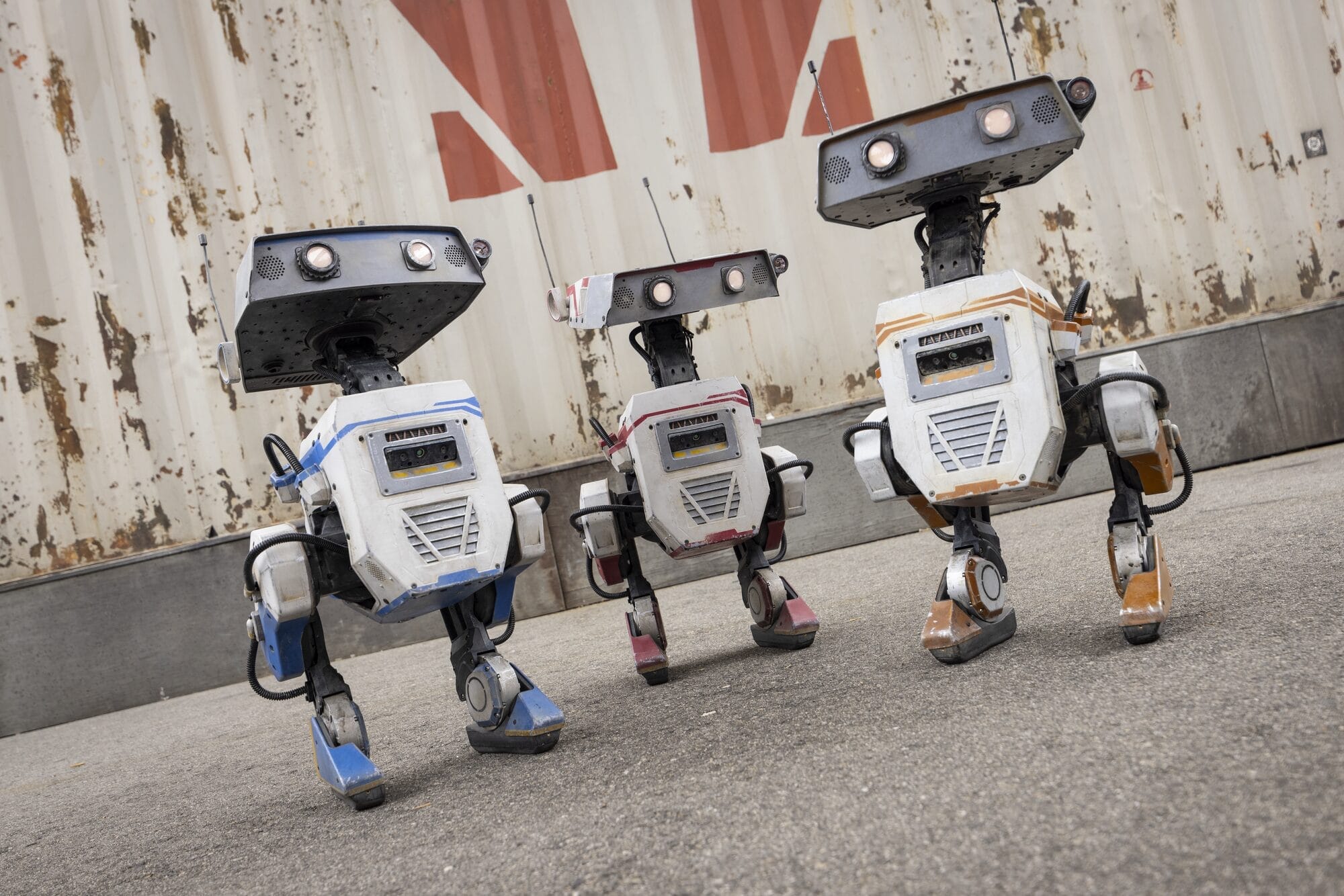 Breaking Bdx Droids Now Roaming Star Wars Galaxy S Edge At Walt