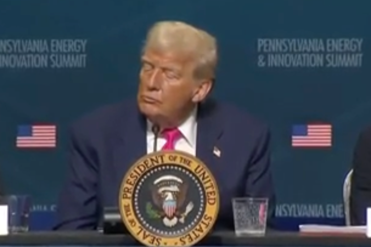 moment-trump-appears-to-fall-asleep-during-energy-and-innovation-event