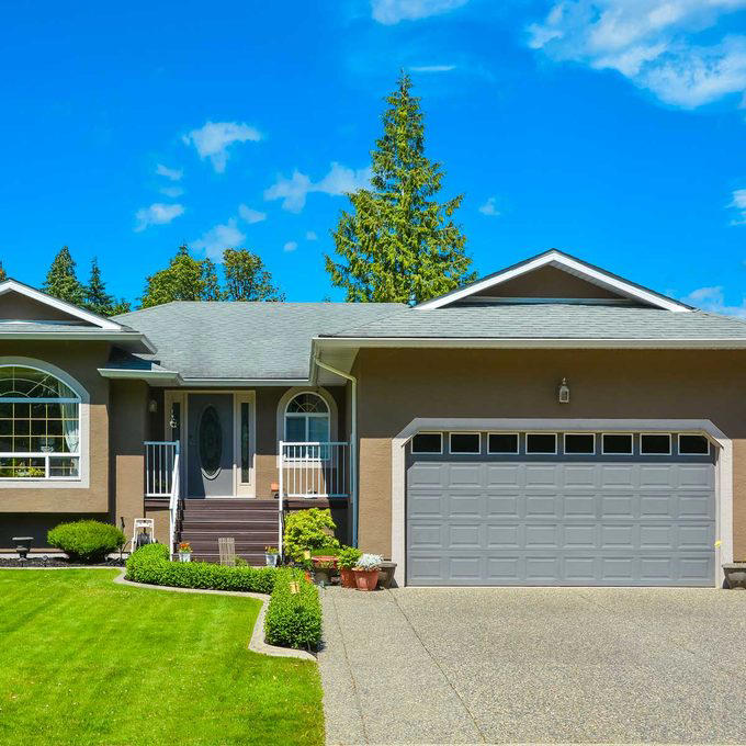 10 Garage Door Paint Ideas