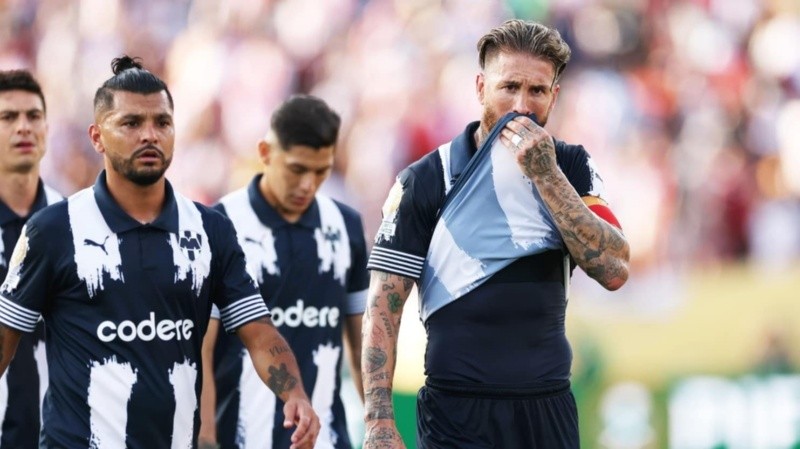 El vestidor de Rayados arranca el torneo con tensión tras revelarse que dos jugadores lesionados fueron vistos de fiesta mientras el equipo perdía ante Pachuca.