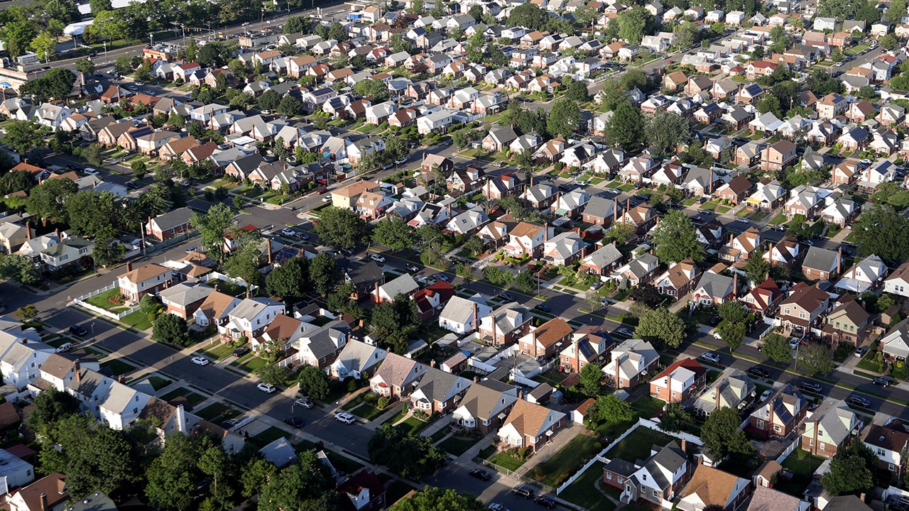 homeowners falling behind on mortgage payments