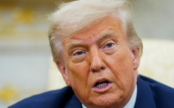 Trump reafirma tarifa de 50% ao Brasil e admite motivação política: 